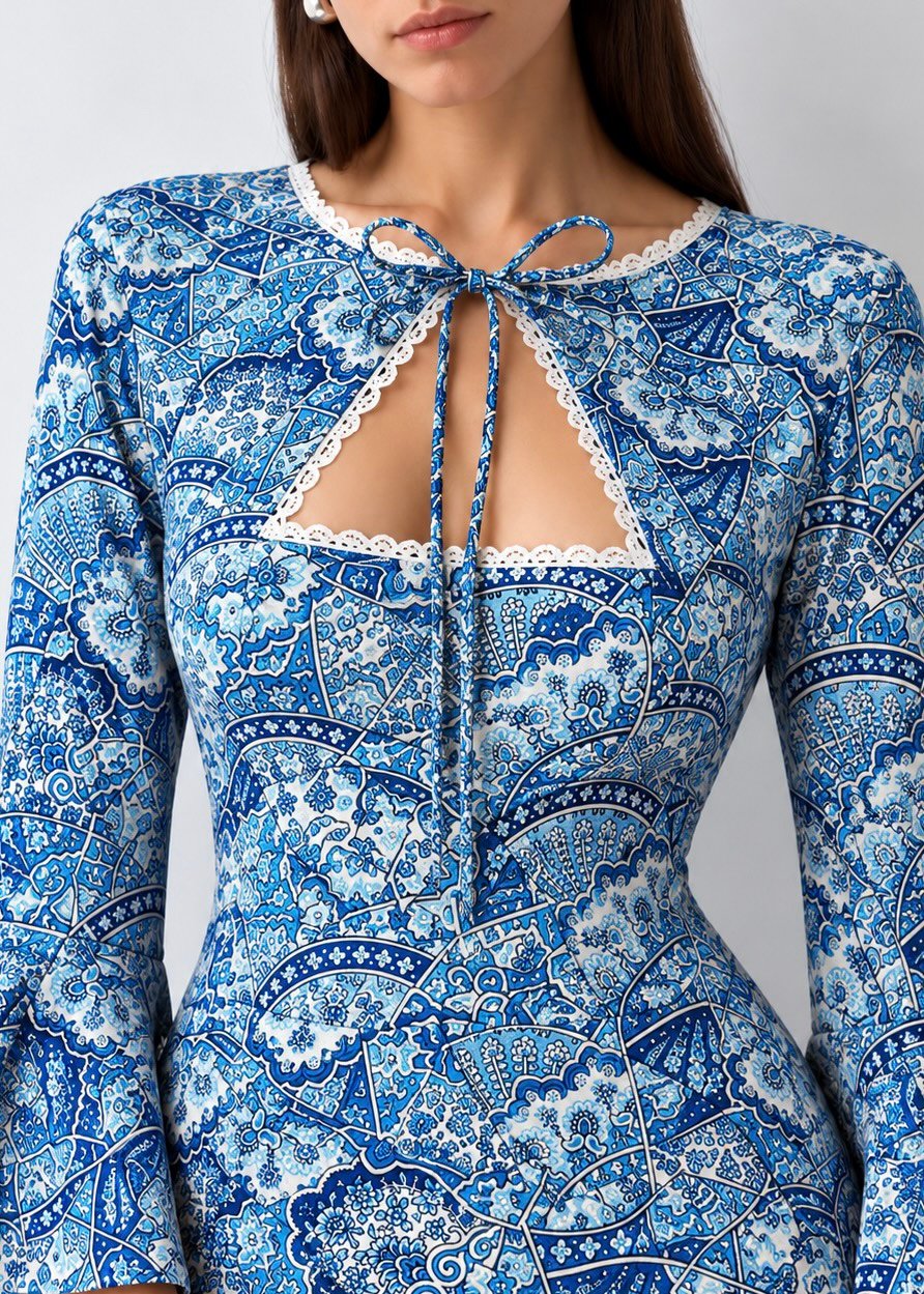 374e67e3-622f-4008-ae02-e1f561acb425 Lola - Blue Fan
